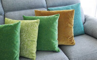 Cómo decorar el salón con sofás de color